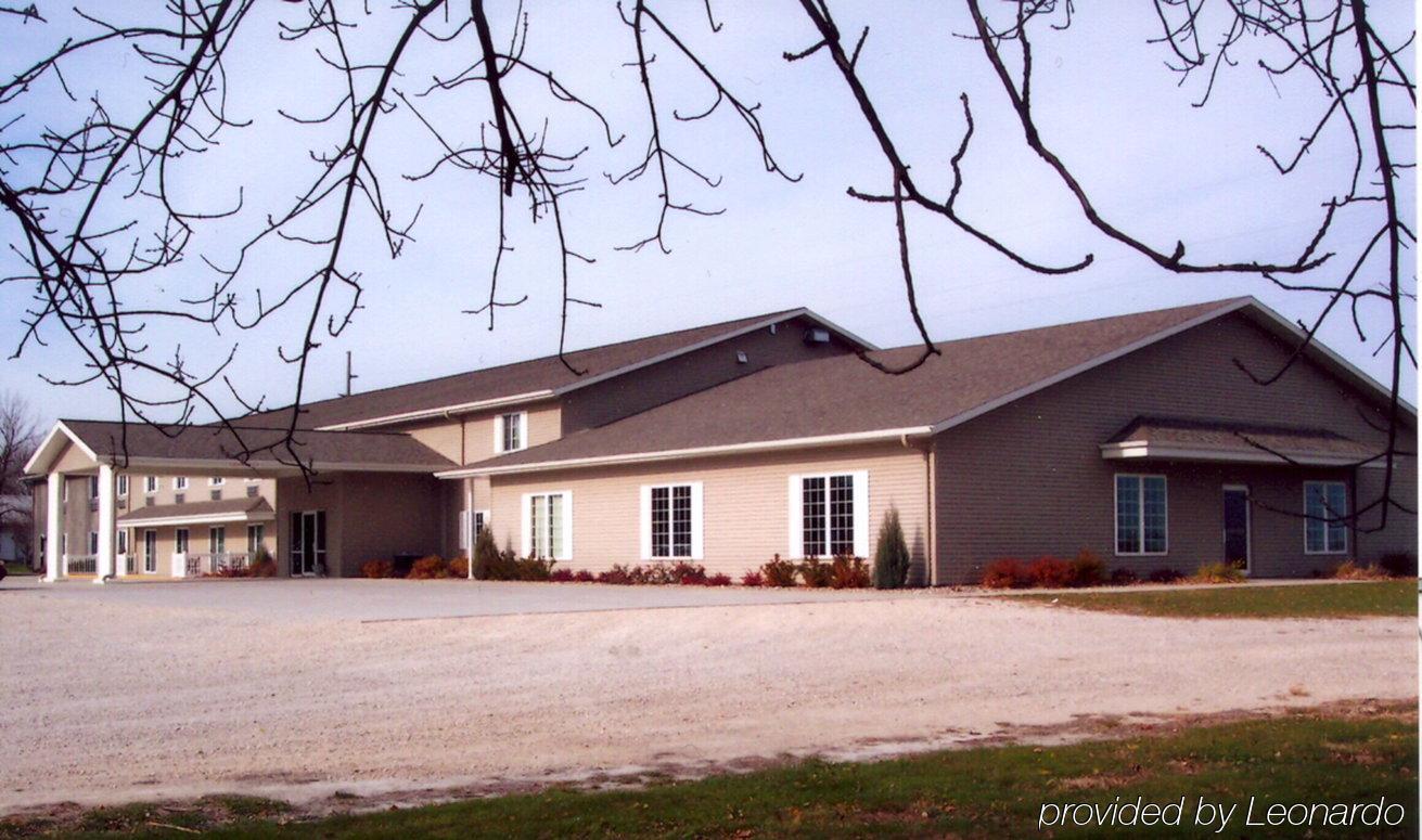 Park View Inn & Suites And Conference Center West Bend Exterior photo